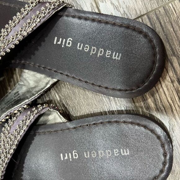 Madden Girl Jeweled flip flops - Picture 3 of 5